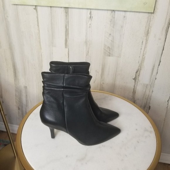 Bella Vita Danielle Booties Black Leather Slouch - Picture 4 of 6